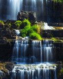 Chute d'eau sereine en pleine nature
