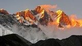Cimes éclairées au soleil couchant