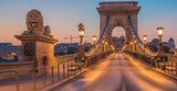 Coucher de soleil sur pont historique