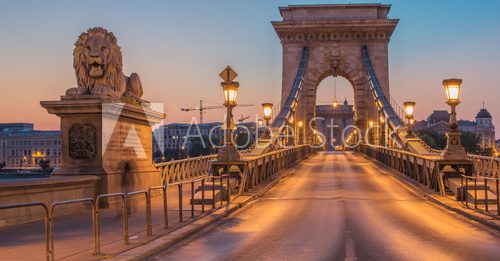 Coucher de soleil sur pont historique