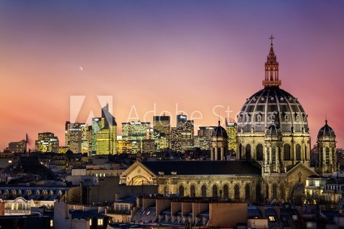 Crépuscule sur l'horizon d'une ville historique