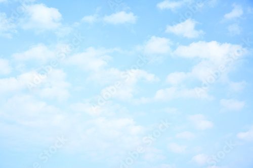 Éclat de ciel bleu paisible