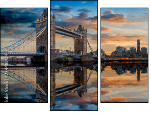 Die Skyline von London: von der Tower Bridge bis zum Tower nach Sonnenuntergang mit Reflektionen in der Themse - Three-piece canvas, Triptych