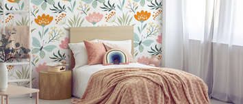 Floral-et-joyeux-pour-la-chambre-dado-papiers-peints-a-motifs-demur