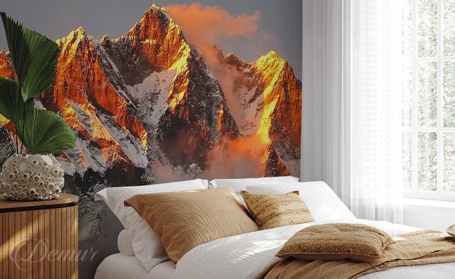 Sommets-montagneux-dans-leclat-flamboyant-du-coucher-de-soleil-montagne-papiers-peints-demur