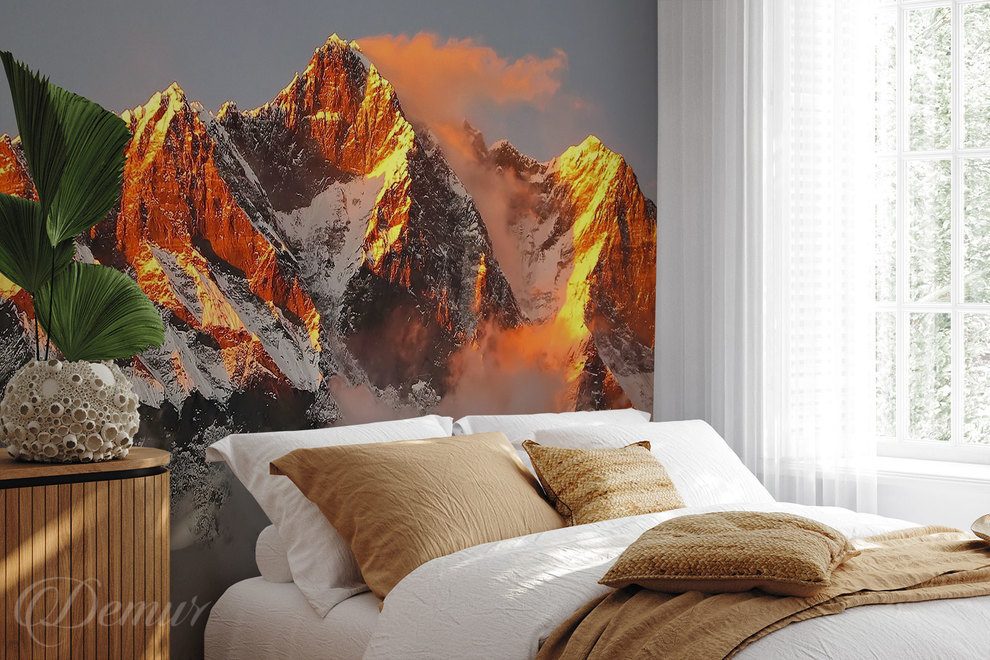Sommets-montagneux-dans-leclat-flamboyant-du-coucher-de-soleil-montagne-papiers-peints-demur