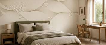 Brume-delicate-de-lignes-dans-une-palette-naturelle-pou-la-chambre-a-coucher-papiers-peints-demur